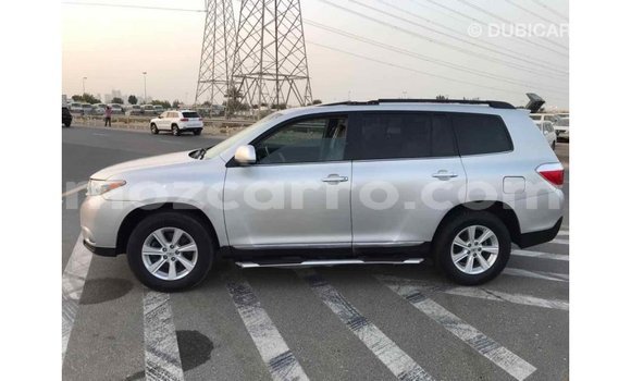 Tenga Imported Toyota Highlander Zvimwe Mota in Import - Dubai in Cabo Delgado Tenga Imported Toyota Highlander Zvimwe Mota in Import - Dubai in Cabo Delgado