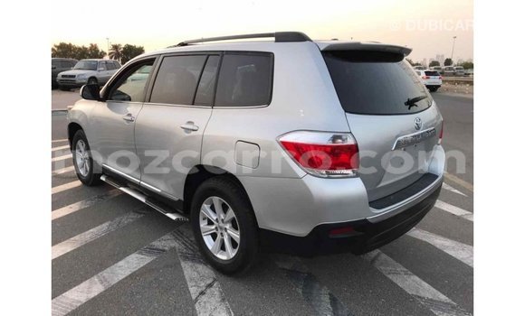 Tenga Imported Toyota Highlander Zvimwe Mota in Import - Dubai in Cabo Delgado Tenga Imported Toyota Highlander Zvimwe Mota in Import - Dubai in Cabo Delgado