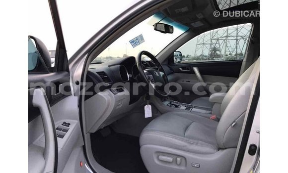 Tenga Imported Toyota Highlander Zvimwe Mota in Import - Dubai in Cabo Delgado Tenga Imported Toyota Highlander Zvimwe Mota in Import - Dubai in Cabo Delgado