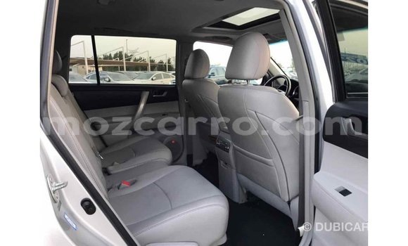 Tenga Imported Toyota Highlander Zvimwe Mota in Import - Dubai in Cabo Delgado Tenga Imported Toyota Highlander Zvimwe Mota in Import - Dubai in Cabo Delgado