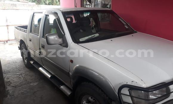 Comprar Usado Isuzu KB Branco Carro em Maputo em Maputo