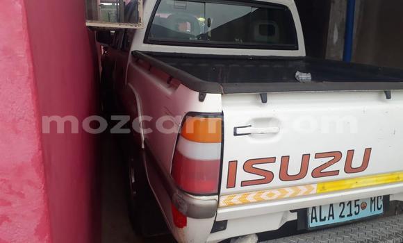 Comprar Usado Isuzu KB Branco Carro em Maputo em Maputo Comprar Usado Isuzu KB Branco Carro em Maputo em Maputo