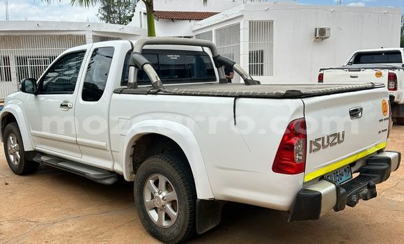 Comprar Usado Isuzu KB Branco Carro em Maputo em Maputo Comprar Usado Isuzu KB Branco Carro em Maputo em Maputo