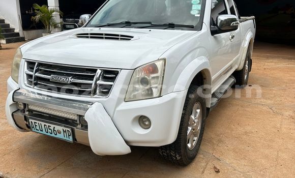 Comprar Usado Isuzu KB Branco Carro em Maputo em Maputo Comprar Usado Isuzu KB Branco Carro em Maputo em Maputo