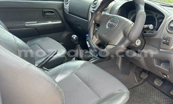 Comprar Usado Isuzu KB Branco Carro em Maputo em Maputo Comprar Usado Isuzu KB Branco Carro em Maputo em Maputo