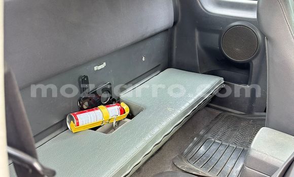 Comprar Usado Isuzu KB Branco Carro em Maputo em Maputo Comprar Usado Isuzu KB Branco Carro em Maputo em Maputo