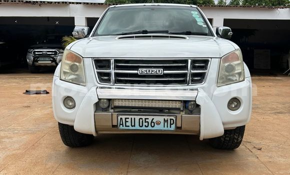 Comprar Usado Isuzu KB Branco Carro em Maputo em Maputo Comprar Usado Isuzu KB Branco Carro em Maputo em Maputo