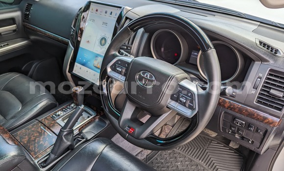 Buy Used Toyota Land Cruiser White Car in Maputo in Maputo Buy Used Toyota Land Cruiser White Car in Maputo in Maputo