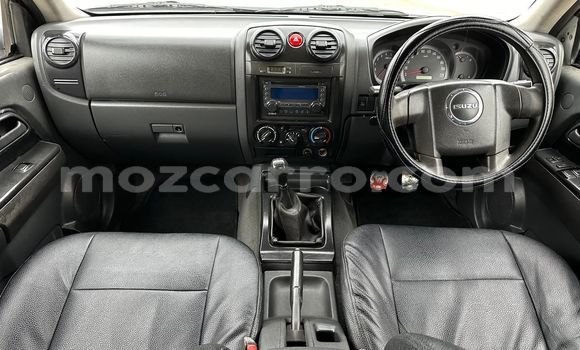 Comprar Usado Isuzu KB Branco Carro em Maputo em Maputo Comprar Usado Isuzu KB Branco Carro em Maputo em Maputo