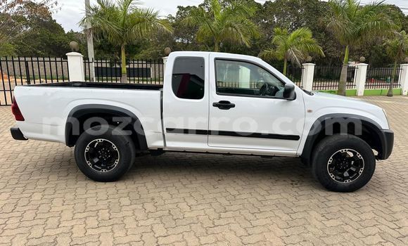 Comprar Usado Isuzu KB Branco Carro em Maputo em Maputo Comprar Usado Isuzu KB Branco Carro em Maputo em Maputo