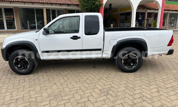 Comprar Usado Isuzu KB Branco Carro em Maputo em Maputo Comprar Usado Isuzu KB Branco Carro em Maputo em Maputo