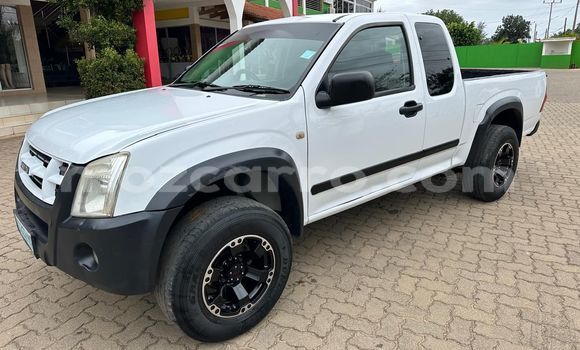 Comprar Usado Isuzu KB Branco Carro em Maputo em Maputo Comprar Usado Isuzu KB Branco Carro em Maputo em Maputo