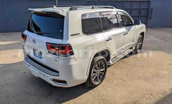Nunua Ilio tumika Toyota Land Cruiser Nyeupe Gari ndani ya Maputo nchini Maputo Nunua Ilio tumika Toyota Land Cruiser Nyeupe Gari ndani ya Maputo nchini Maputo