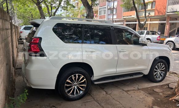 Nunua Ilio tumika Toyota Land Cruiser Prado Nyeupe Gari ndani ya Maputo nchini Maputo Nunua Ilio tumika Toyota Land Cruiser Prado Nyeupe Gari ndani ya Maputo nchini Maputo