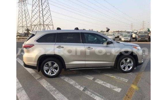 Comprar Importar Toyota Highlander Bege Carro em Import - Dubai em Cabo Delgado Comprar Importar Toyota Highlander Bege Carro em Import - Dubai em Cabo Delgado