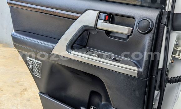 Nunua Ilio tumika Toyota Land Cruiser Prado Nyeupe Gari ndani ya Maputo nchini Maputo Nunua Ilio tumika Toyota Land Cruiser Prado Nyeupe Gari ndani ya Maputo nchini Maputo