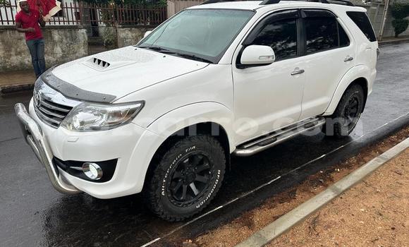 Comprar Novo Toyota Fortuner Branco Carro em Maputo em Maputo Comprar Novo Toyota Fortuner Branco Carro em Maputo em Maputo
