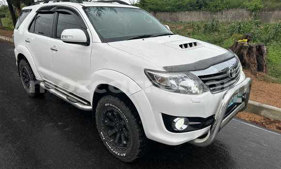Comprar Novo Toyota Fortuner Branco Carro em Maputo em Maputo Comprar Novo Toyota Fortuner Branco Carro em Maputo em Maputo