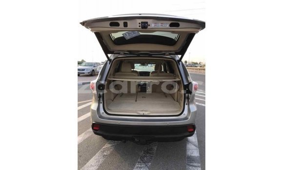 Comprar Importar Toyota Highlander Bege Carro em Import - Dubai em Cabo Delgado Comprar Importar Toyota Highlander Bege Carro em Import - Dubai em Cabo Delgado