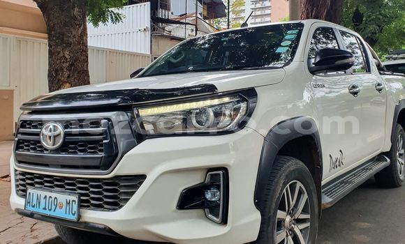 Nunua Ilio tumika Toyota Hilux Nyeupe Gari ndani ya Maputo nchini Maputo Nunua Ilio tumika Toyota Hilux Nyeupe Gari ndani ya Maputo nchini Maputo