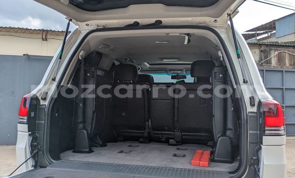 Comprar Novo Toyota Land Cruiser Branco Carro em Maputo em Maputo Comprar Novo Toyota Land Cruiser Branco Carro em Maputo em Maputo