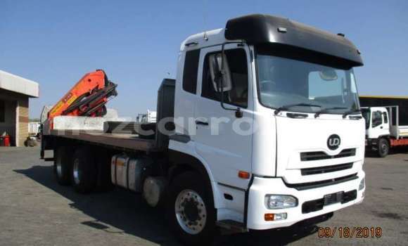 Comprar Usado Nissan UD Branco Caminhão em Maputo em Maputo