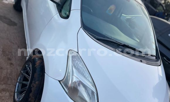 Comprar Usado Toyota Ractis Branco Carro em Maputo em Maputo Comprar Usado Toyota Ractis Branco Carro em Maputo em Maputo