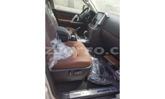 Tenga Imported Toyota Land Cruiser Bhurawuni Mota in Import - Dubai in Cabo Delgado Tenga Imported Toyota Land Cruiser Bhurawuni Mota in Import - Dubai in Cabo Delgado