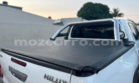 Nunua Ilio tumika Toyota Hilux Nyeupe Gari ndani ya Maputo nchini Maputo Nunua Ilio tumika Toyota Hilux Nyeupe Gari ndani ya Maputo nchini Maputo