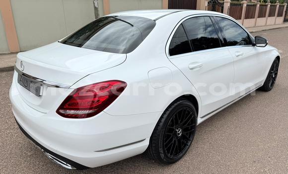 Tenga Tsaru Mercedes-Benz C-Classe Chena Mota in Maputo in Maputo Tenga Tsaru Mercedes-Benz C-Classe Chena Mota in Maputo in Maputo