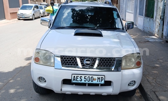 Comprar Usado Nissan Hardbody Branco Carro em Maputo em Maputo