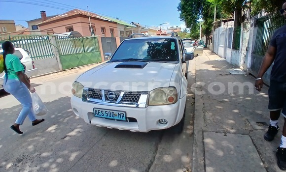 Comprar Usado Nissan Hardbody Branco Carro em Maputo em Maputo Comprar Usado Nissan Hardbody Branco Carro em Maputo em Maputo