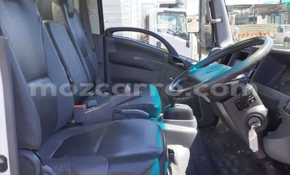 Comprar Usado Isuzu FTR 850 Branco Caminhão em Maputo em Maputo Comprar Usado Isuzu FTR 850 Branco Caminhão em Maputo em Maputo