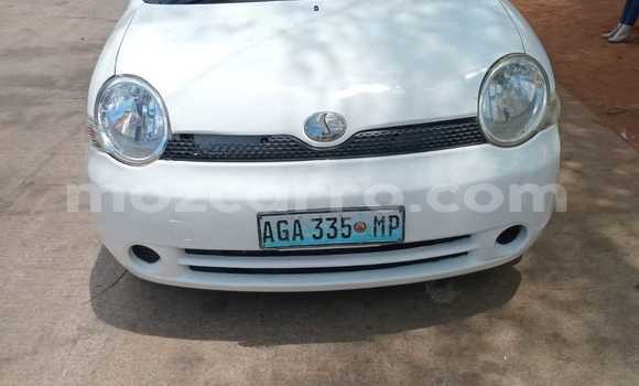 Comprar Usado Toyota Sienta Branco Carro em Maputo em Maputo