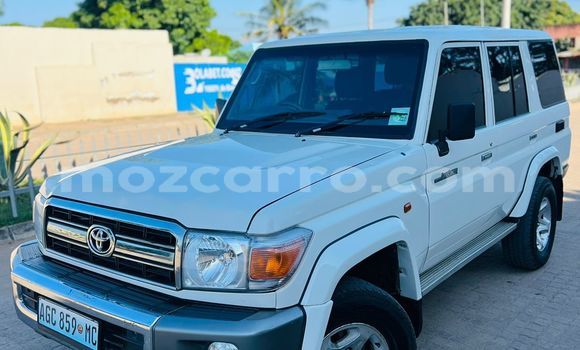 Nunua Ilio tumika Toyota Land Cruiser Nyeupe Gari ndani ya Maputo nchini Maputo