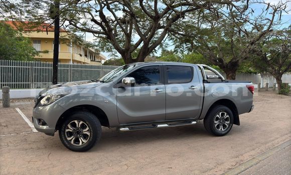 Comprar Usado Mazda BT-50 Castanho Carro em Maputo em Maputo Comprar Usado Mazda BT-50 Castanho Carro em Maputo em Maputo