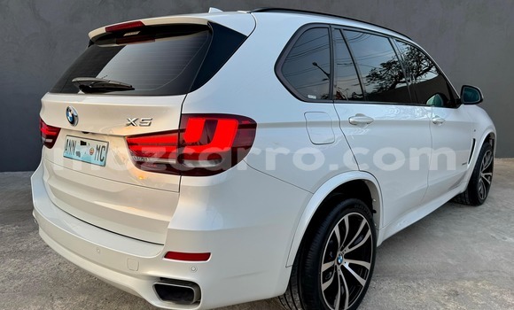 Nunua Ilio tumika BMW X5 Nyeupe Gari ndani ya Maputo nchini Maputo Nunua Ilio tumika BMW X5 Nyeupe Gari ndani ya Maputo nchini Maputo
