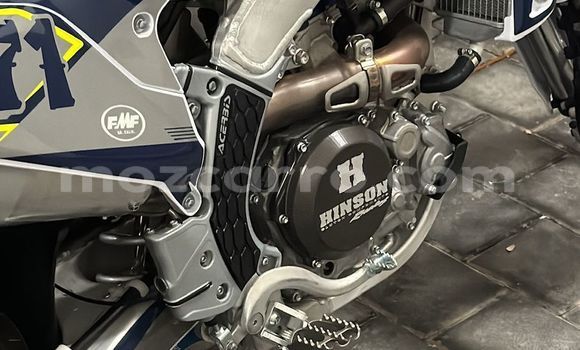 Comprar Usado Yamaha YZ450F Azul Moto em Maputo em Maputo