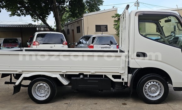 Buy New Toyota HiAce White Truck in Maputo in Maputo Buy New Toyota HiAce White Truck in Maputo in Maputo