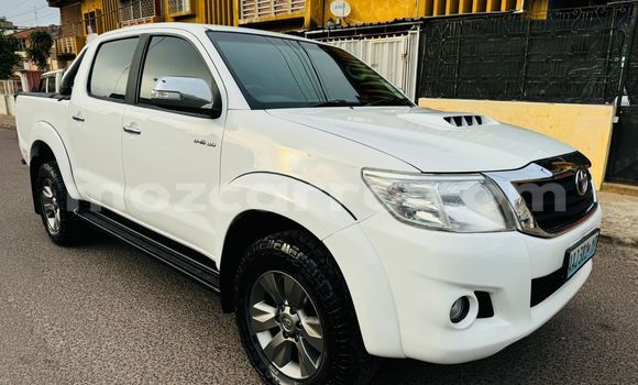 Comprar Usado Toyota Hilux Branco Carro em Maputo em Maputo