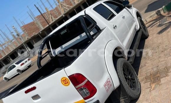 Tenga Tsaru Toyota Hilux Chena Mota in Maputo in Maputo Tenga Tsaru Toyota Hilux Chena Mota in Maputo in Maputo