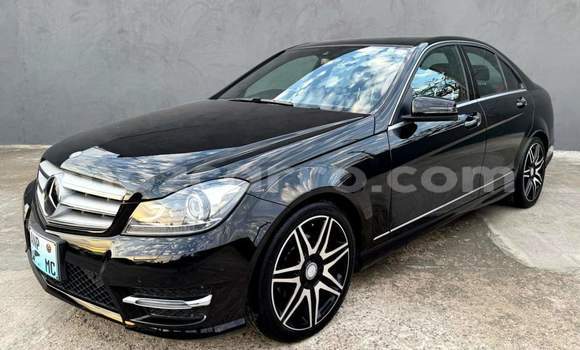 Nunua Mpya Mercedes-Benz C250 coupe Nyeusi Gari ndani ya Maputo nchini Maputo Nunua Mpya Mercedes-Benz C250 coupe Nyeusi Gari ndani ya Maputo nchini Maputo