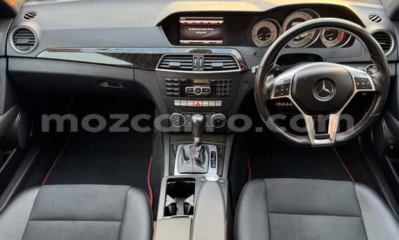 Nunua Mpya Mercedes-Benz C250 coupe Nyeusi Gari ndani ya Maputo nchini Maputo Nunua Mpya Mercedes-Benz C250 coupe Nyeusi Gari ndani ya Maputo nchini Maputo