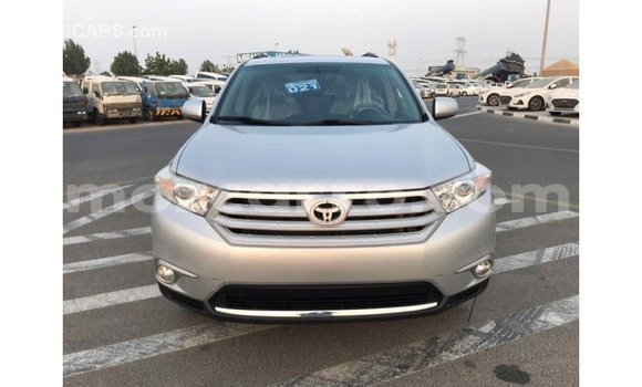 Tenga Imported Toyota Highlander Zvimwe Mota in Import - Dubai in Cabo Delgado Tenga Imported Toyota Highlander Zvimwe Mota in Import - Dubai in Cabo Delgado
