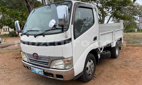Nunua Mpya Toyota Dyna Nyeupe Gari ndani ya Maputo nchini Maputo