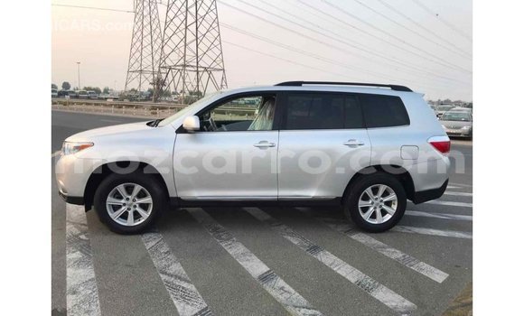 Tenga Imported Toyota Highlander Zvimwe Mota in Import - Dubai in Cabo Delgado Tenga Imported Toyota Highlander Zvimwe Mota in Import - Dubai in Cabo Delgado