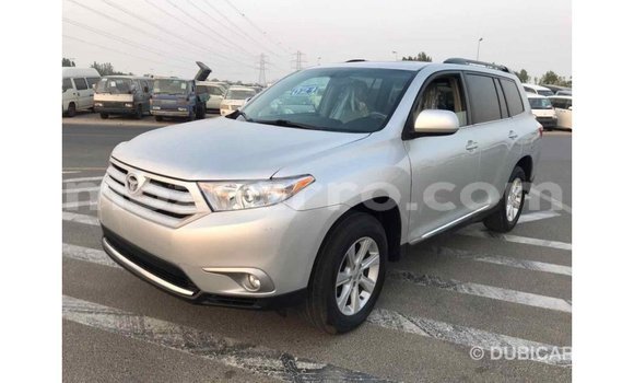 Tenga Imported Toyota Highlander Zvimwe Mota in Import - Dubai in Cabo Delgado Tenga Imported Toyota Highlander Zvimwe Mota in Import - Dubai in Cabo Delgado