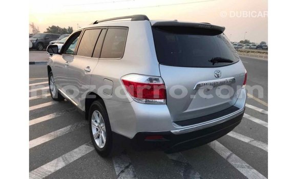 Tenga Imported Toyota Highlander Zvimwe Mota in Import - Dubai in Cabo Delgado Tenga Imported Toyota Highlander Zvimwe Mota in Import - Dubai in Cabo Delgado