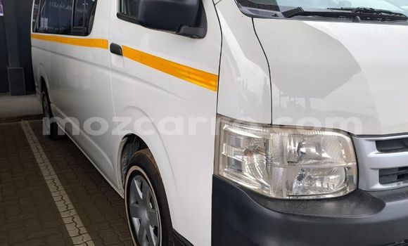 Comprar Usado Toyota Hiace Branco Carro em Maputo em Maputo