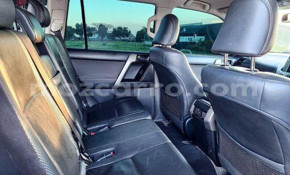 Nunua Ilio tumika Toyota Land Cruiser Prado Nyeupe Gari ndani ya Maputo nchini Maputo Nunua Ilio tumika Toyota Land Cruiser Prado Nyeupe Gari ndani ya Maputo nchini Maputo